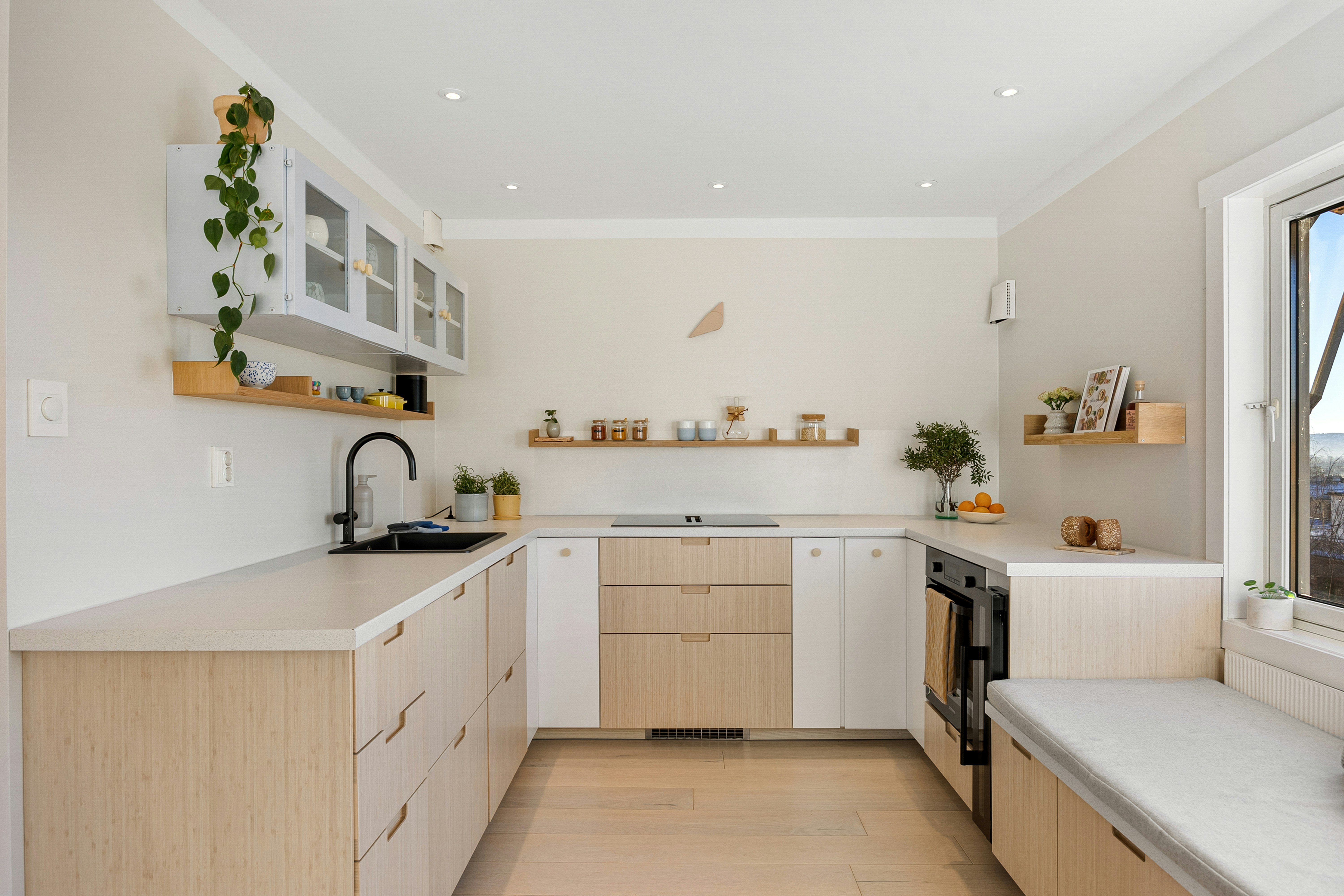 Modular Kitchen Chimney & Hob Setup 12