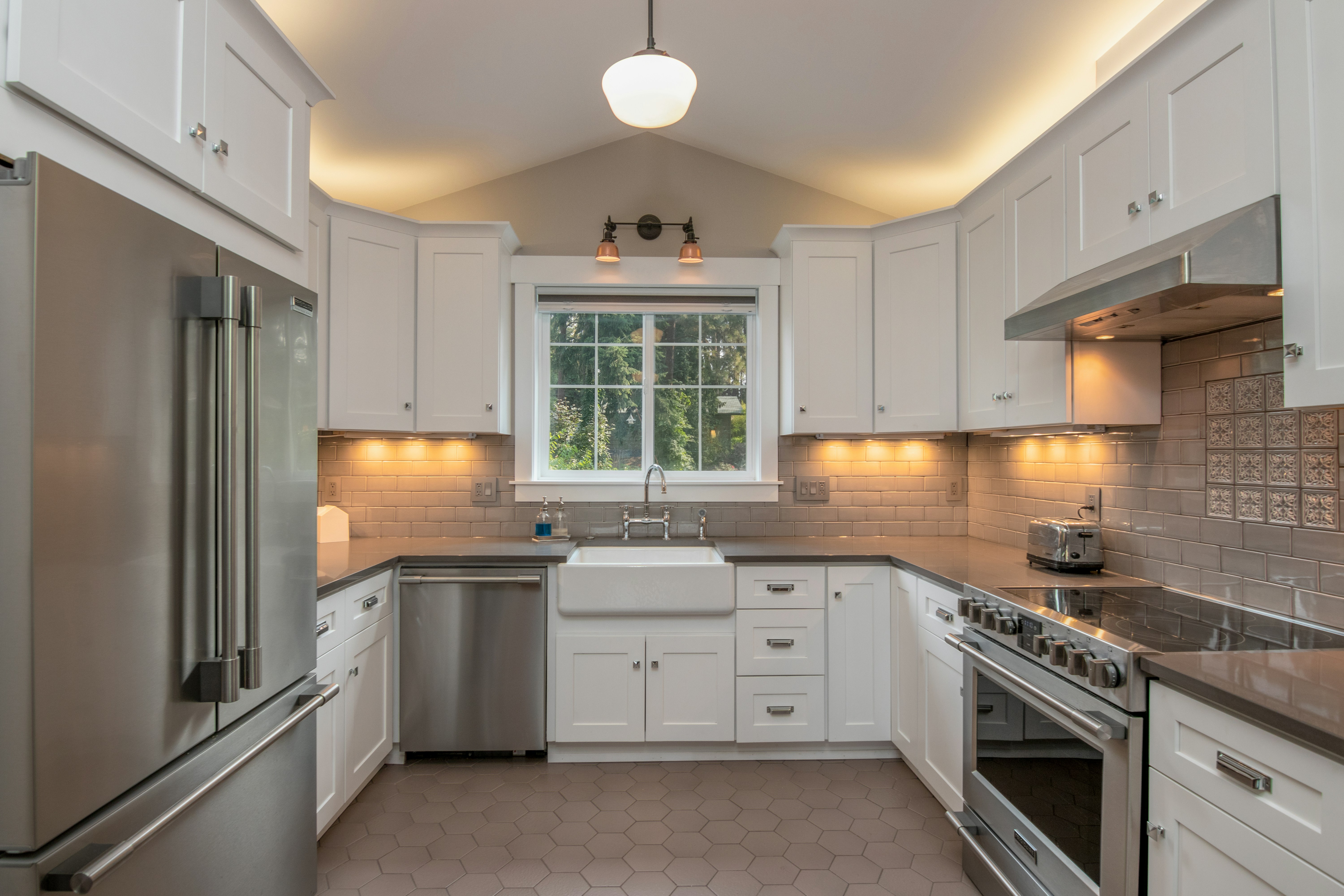Premium Kitchen Hardware Setup 23
