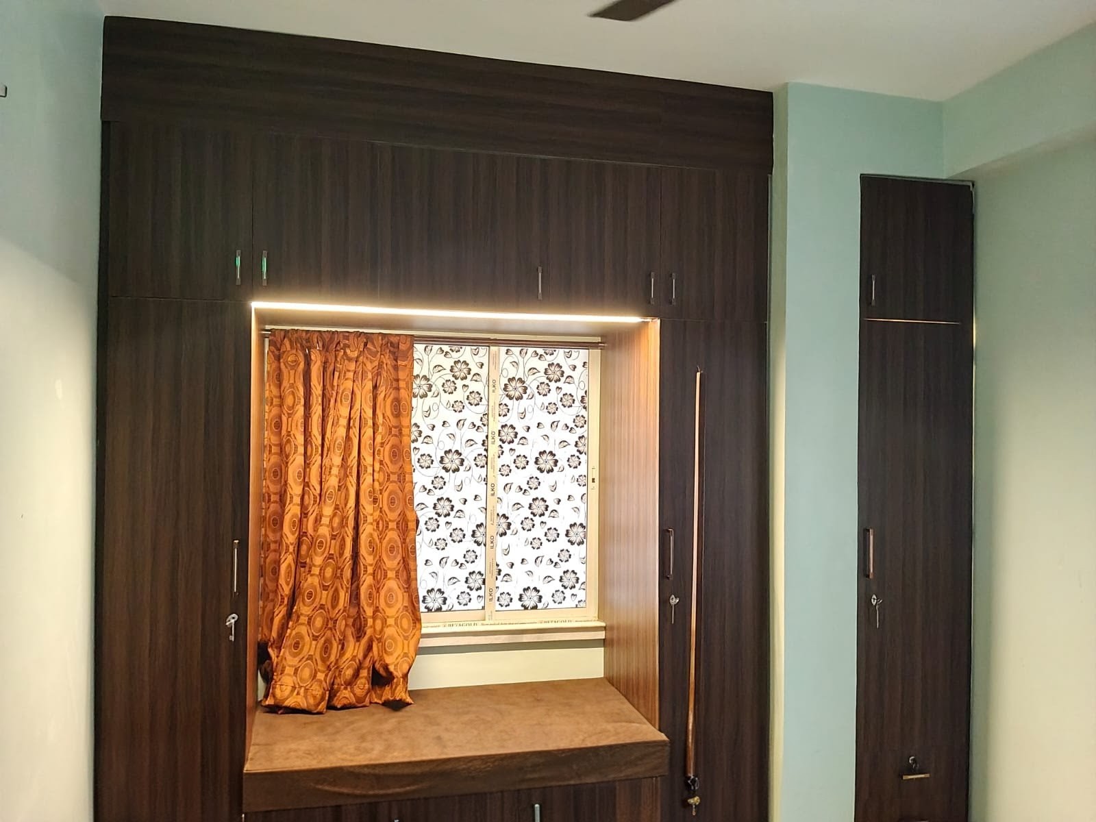 Custom Bedroom Wardrobe with Mirrors 2